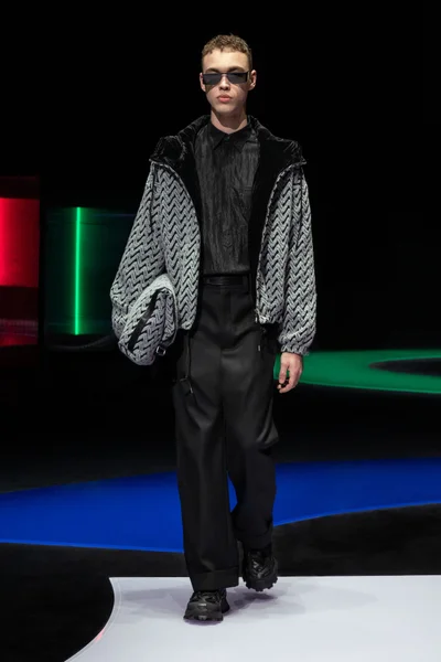 Look 30
